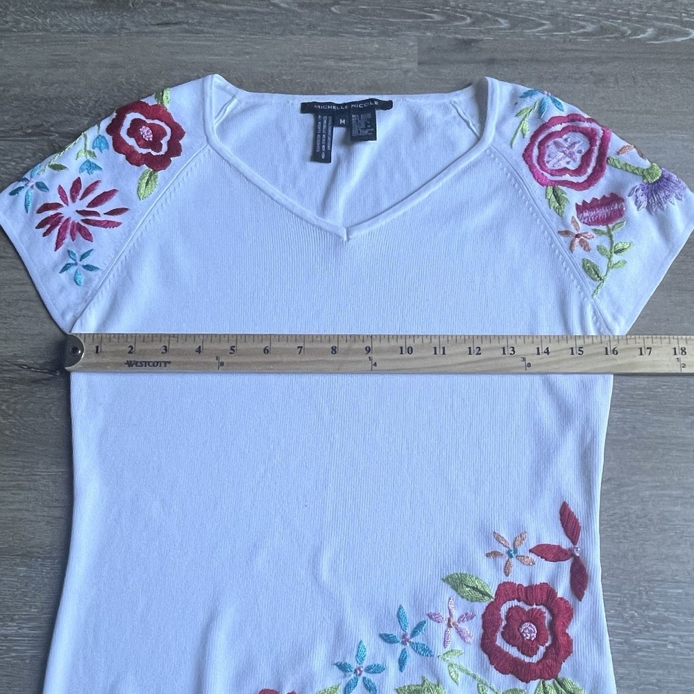 Vintage Floral Embroidered Ribbed Top White Medium V-Neck Michelle Nicole Blouse - Picture 6 of 8